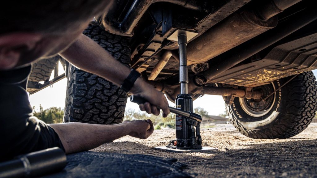 Types of Overlanding Vehicle Jacks